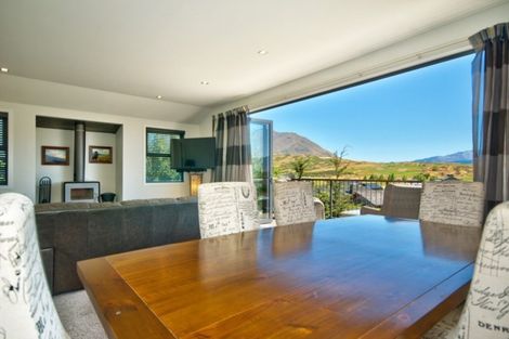 Photo of property in 33 Rannoch Drive, Jacks Point, Queenstown, 9371