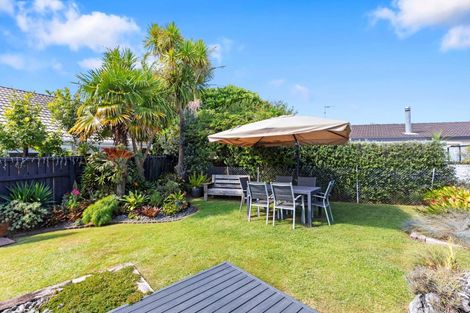 Photo of property in 10a Hayley Grove, Papamoa Beach, Papamoa, 3118