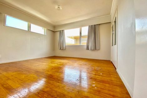 Photo of property in 15 Addington Avenue, Manurewa, Auckland, 2102