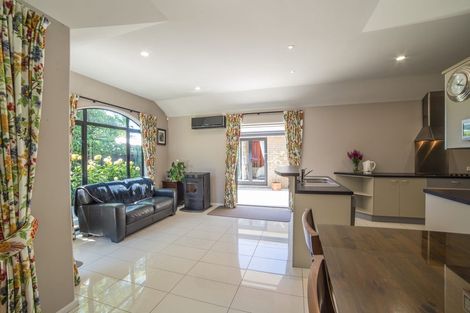 Photo of property in 3 Scarlet Lane, Redwood, Christchurch, 8051