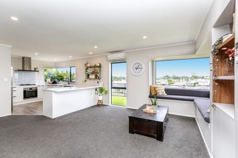 Photo of property in 9 Sandel Rise, Merrilands, New Plymouth, 4312