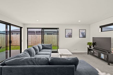 Photo of property in 17 Bill Hammond Drive, Belfast, 8051