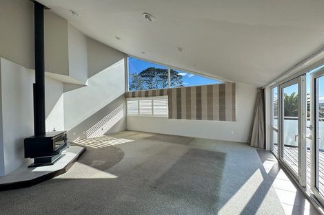Photo of property in 1/80 Knights Road, Rothesay Bay, Auckland, 0630