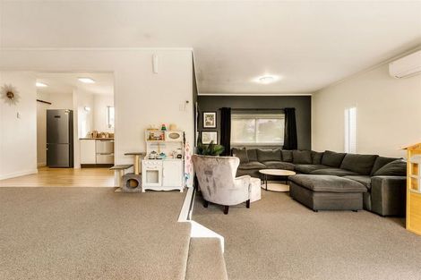 Photo of property in 93 Oreil Avenue, West Harbour, Auckland, 0618