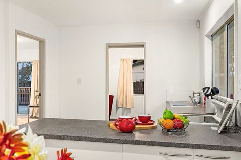 Photo of property in 10 Styca Place, Sunnyvale, Auckland, 0612