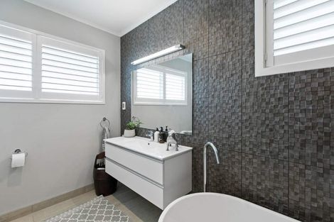 Photo of property in 1/87-89 Hinemoa Street, Birkenhead, Auckland, 0626