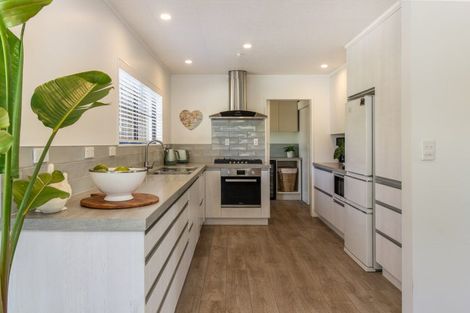 Photo of property in 17 Cedar Road, Te Awanga, 4102