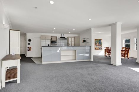 Photo of property in 1e Queen Street, New Plymouth, 4310