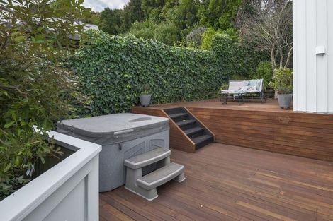 Photo of property in 2/24 Colonial Road, Birkenhead, Auckland, 0626