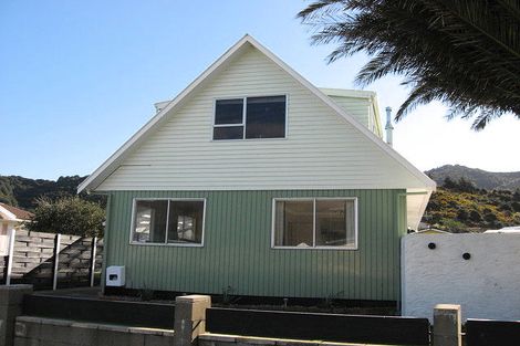 Photo of property in 17 Matthews Road, Wainuiomata, Lower Hutt, 5014