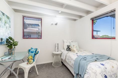 Photo of property in 2/43 Rawene Road, Birkenhead, Auckland, 0626