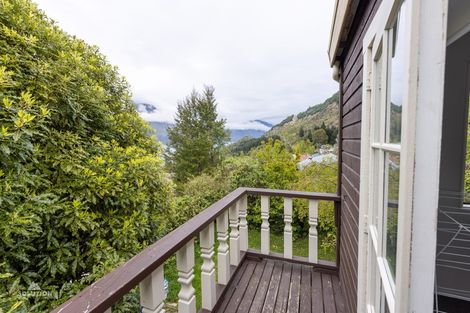 Photo of property in 10 Arawata Terrace, Fernhill, Queenstown, 9300