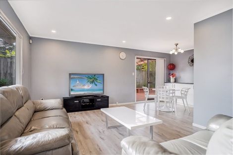 Photo of property in 109 Kemp Road, Massey, Auckland, 0614