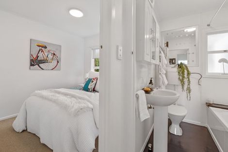 Photo of property in 4/32 Wicklow Road, Narrow Neck, Auckland, 0622