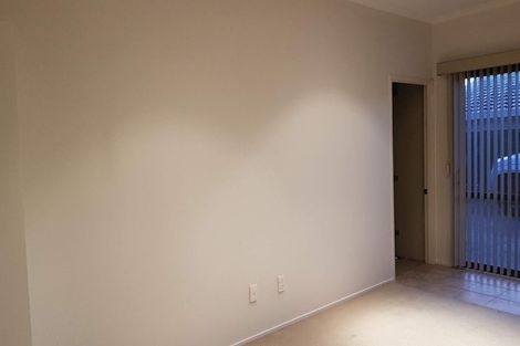 Photo of property in 76 Edgewater Drive, Pakuranga, Auckland, 2010
