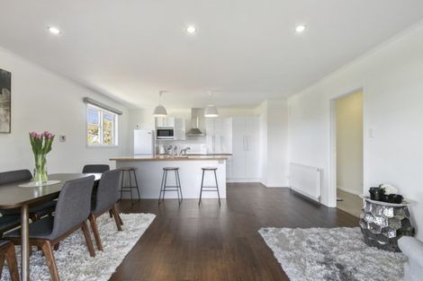 Photo of property in 25 Laurel Grove, Maungaraki, Lower Hutt, 5010