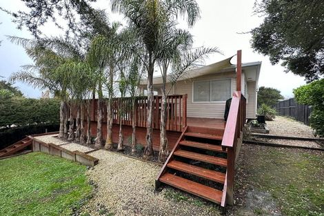 Photo of property in 3 Sispara Place, Beach Haven, Auckland, 0626