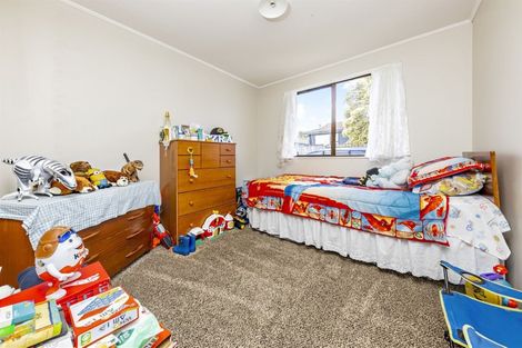 Photo of property in 2/11 Etherton Drive, Weymouth, Auckland, 2103