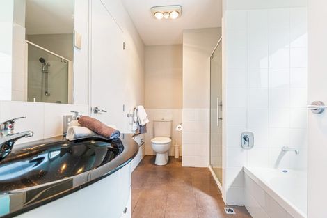 Photo of property in 72 Gunner Drive, Te Atatu Peninsula, Auckland, 0610