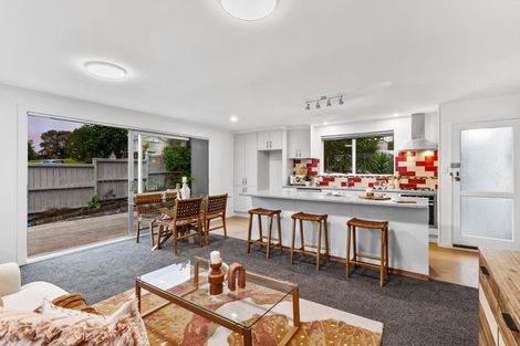 Photo of property in 10 Beauchamp Drive, Massey, Auckland, 0614