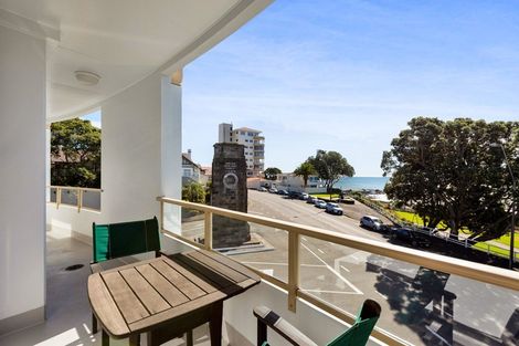 Photo of property in 1e Queen Street, New Plymouth, 4310