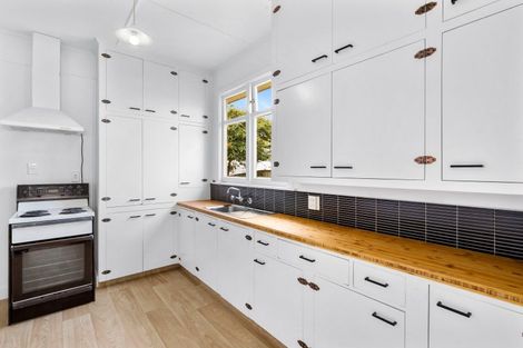 Photo of property in 142 Carlyle Street, Napier South, Napier, 4110