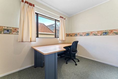 Photo of property in 2/12 Helicon Place, Totara Vale, Auckland, 0629