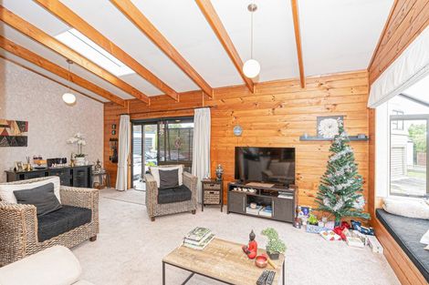 Photo of property in 14 Camellia Place, Hamilton Lake, Hamilton, 3204