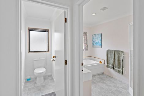 Photo of property in 30 Cranbrook Grove, Waikanae, 5036