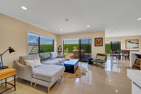 Photo of property in 9 Sampson Avenue, Waiwhakaiho, New Plymouth, 4312