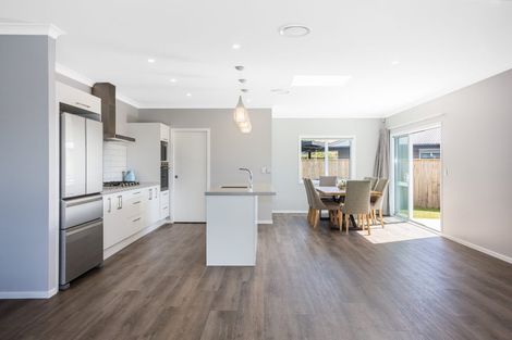 Photo of property in 65 Queen Charlotte Drive, Aotea, Porirua, 5024