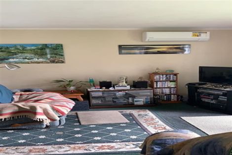 Photo of property in 28 Pukeroa Place, Papakura, 2110
