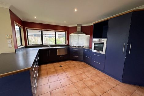 Photo of property in 35 Ruapehu Drive, Fitzherbert, Palmerston North, 4410