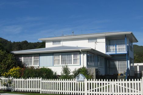 Photo of property in 14 Tanekaha Street, Stokes Valley, Lower Hutt, 5019