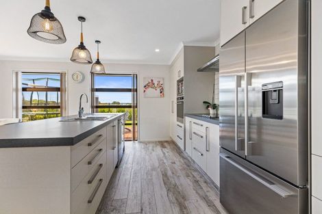 Photo of property in 32 Drabble Crescent, Papamoa Beach, Papamoa, 3118