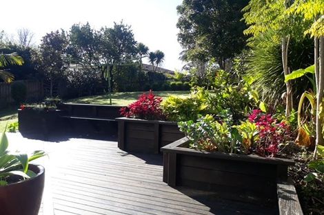 Photo of property in 9 Maori Hut Road, Red Beach, 0932