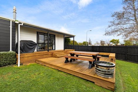 Photo of property in 100 Hillcrest Drive, Kelvin Grove, Palmerston North, 4414