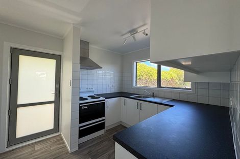 Photo of property in 8 Chetwode Grove, Newlands, Wellington, 6037