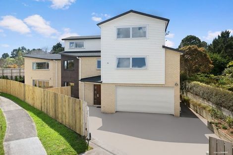 Photo of property in 73 Rising Parade, Fairview Heights, Auckland, 0632