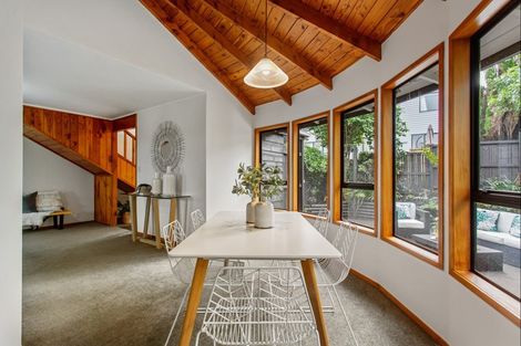 Photo of property in 1/406 East Coast Road, Sunnynook, Auckland, 0630