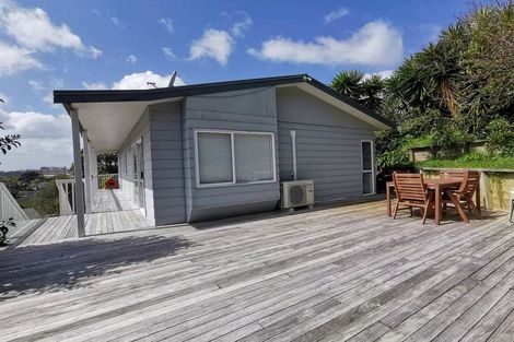 Photo of property in 2/14 Camilla Grove, Totara Vale, Auckland, 0629
