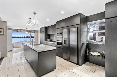 Photo of property in 1/22 Lansdowne Street, Bayswater, Auckland, 0622