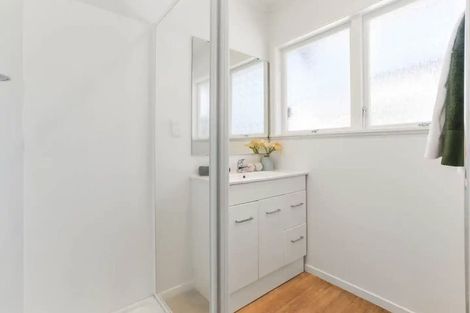 Photo of property in 2/8 Paul Place, Pakuranga, Auckland, 2010