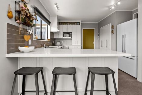 Photo of property in 21 Townshend Crescent, Greenmeadows, Napier, 4112