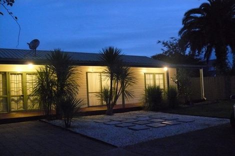 Photo of property in 14 Kamara Road, Glen Eden, Auckland, 0602