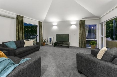 Photo of property in 16 Waipuia Place, Greenhithe, Auckland, 0632