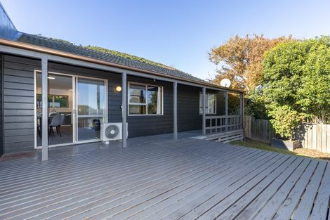 Photo of property in 30a Kakariki Grove, Waikanae, 5036