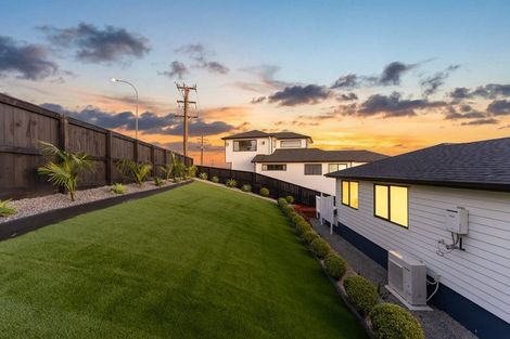 Photo of property in 17 Manawanui Way, Orewa, 0931