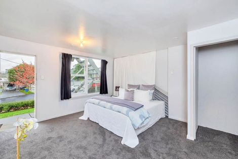 Photo of property in 2/55 Chislehurst Street, Henderson, Auckland, 0612