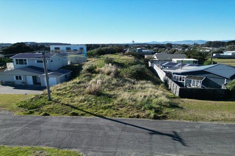 Photo of property in 37 Marine Parade South, Foxton Beach, Foxton, 4815